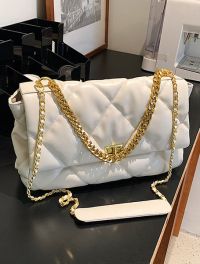 « Descubre el Encanto del Bolso Bandolera Grande Selina: Un Toque de Elegancia en Negro, Caramelo y Marrón »