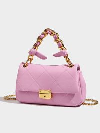 « Descubriendo el Encanto del Bolso Della: Mini, Acolchado y con Asa Superior para la Mujer Moderna »