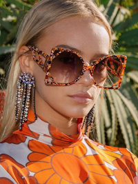 « Descubriendo las Gafas de Sol Sandra: Un Toque de Estilo en Marrón, Limón, Té y Negro para Hombres y Mujeres »