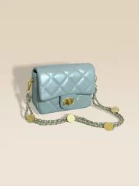 « Descubre el Encanto del Bolso Bandolera Mujer Mini de Verano Olivia en Azul, Blanco, Rosa y Negro »