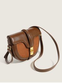 « Descubre el Encanto del Bolso Bandolera Zayla en Marrón/Caramelo: Un Toque de Moda para la Mujer Moderna »