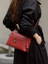 « Descubriendo la Elegancia: El Bolso de Hombro de Cuero 026, un Toque de Estilo Indispensable »
