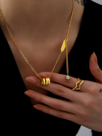 « Descubre el Brillo Eterno: Collar de Acero Inoxidable Bañado en Oro Rylee que No Se Empaña »
