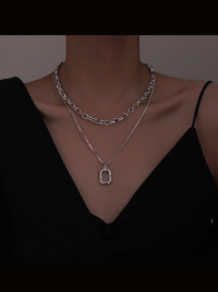 « Descubre el Encanto del Collar Doble Capa de Acero Inoxidable: Elegancia y Estilo con Vivian »