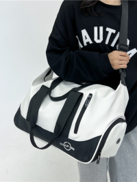 « Descubre la Elegancia y Funcionalidad del Bolso Deportivo – Emy »