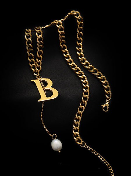 Collar B Perla: El Toque Dorado que Revoluciona tu Estilo Veraniego